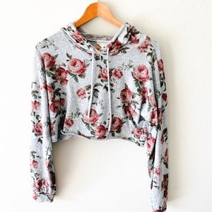 Soft gray rose 🌹 crop top